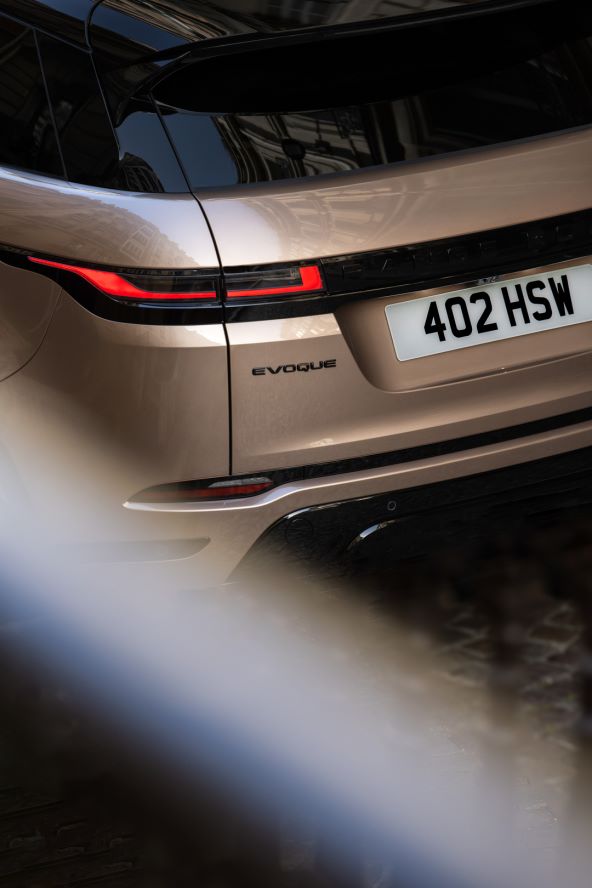 RR_EVOQUE_24MY_08_CORINTHIAN_BRONZE_201023.jpg