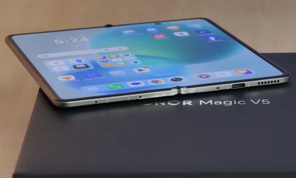 Honor Magic V5, YouTube TechTablets (2).jpg