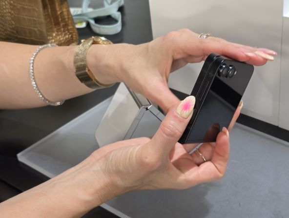 Samsung Galaxy Z Flip7 SE (1).jpg