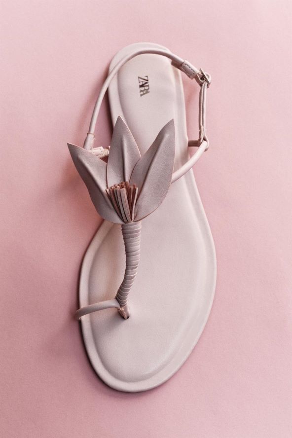 Flat flower sandals/ Zara/ 19,99 EUR