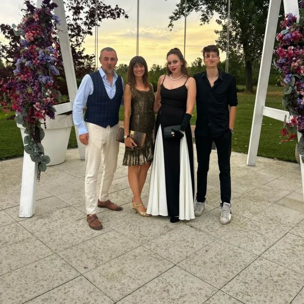 Ilina i Sandi Cenov s djecom
