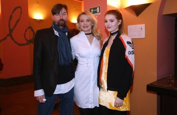 JEDNO DRUGOME NAJVEĆA PODRŠKA Nježni poljupci Barbare i Lukasa Nole