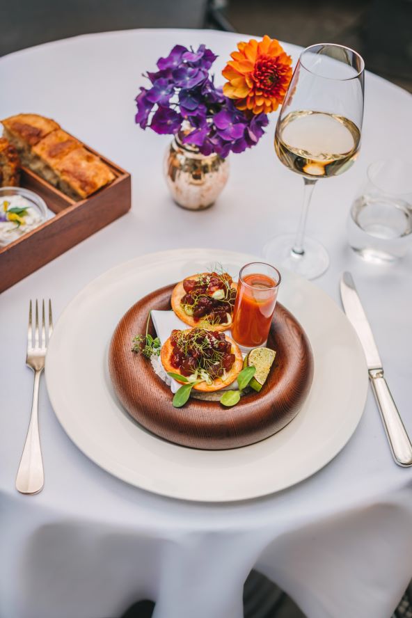 Esplanade Zagreb Hotel - Tuna marinirana u sojinom umaku i sezamu3.jpg