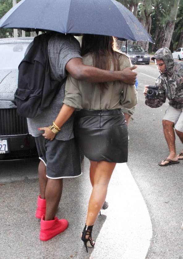 Kim Kardashian i Kanye West: igre ispod kišobrana  