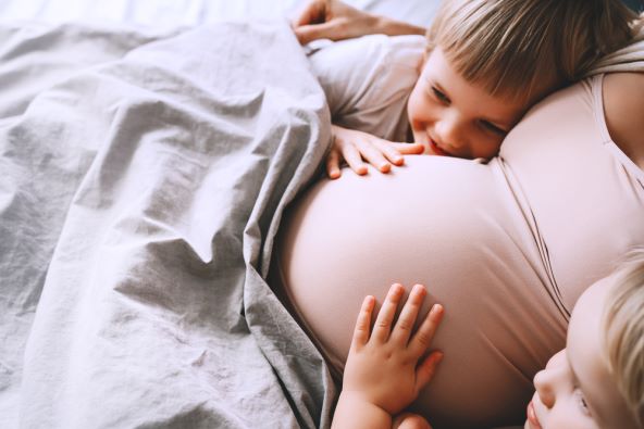 793-kako-pripremiti-dijete-za-dolazak-bebe
