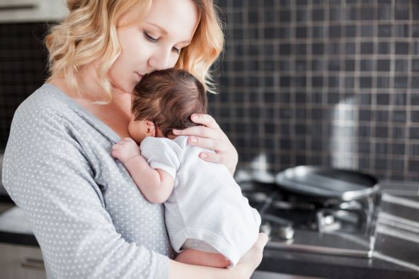 Hroptanje i stenjanje bebe nakon rođenja