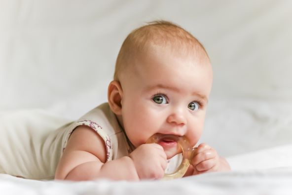 Kojim redoslijedom rastu zubi i kako ublažiti bol?