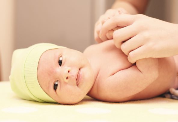 spavanje-novorodenceta-dojenje-prvi-tjedan-zivota-s-bebom-nemojte-niti-sanjati-o-uspostavljanju-dnevne-rutine-postpartum-foto