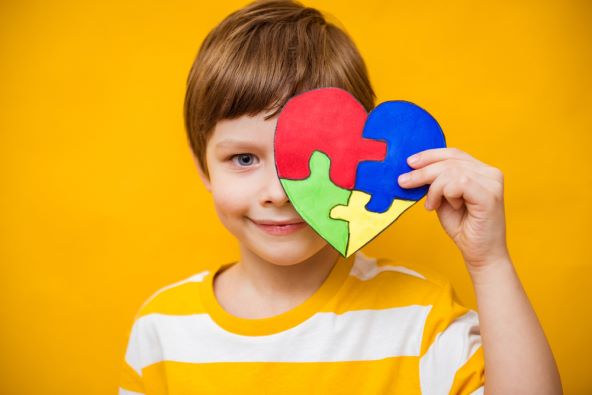 koji su prvi simptomi autizma kod djece?