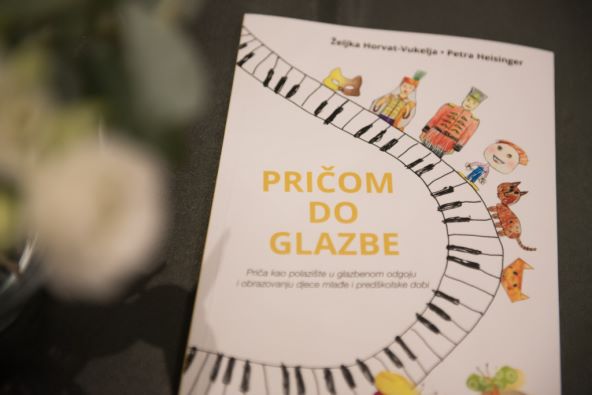 pricom-do-glazbe-prirucnik-uz-koji-djeca-s-radoscu-otkrivaju-cari-klasicne-glazbe