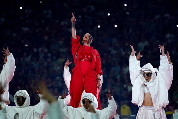 Rihanna nastup Super Bowl oduševila izgledom