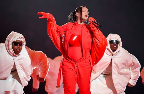 Rihanna nastup Super Bowl oduševila izgledom