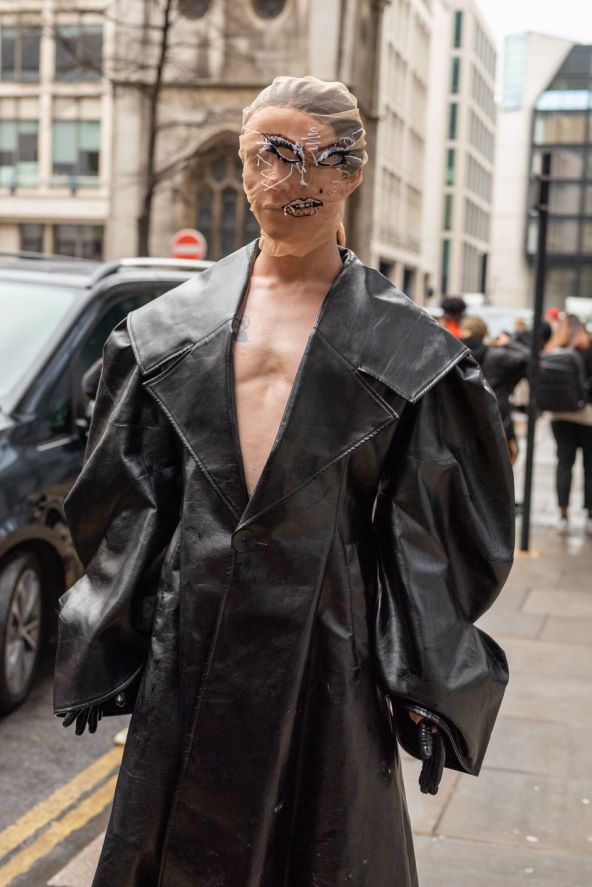 Street style na ulicama Londona tijekom Tjedna mode u veljači 2023 godine