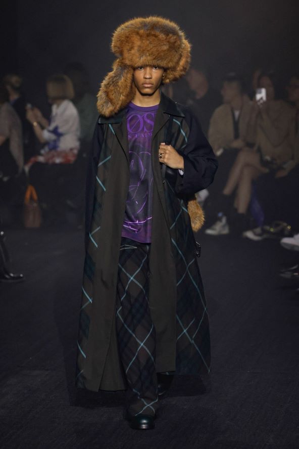 Burberry modna revija Danile Lee debi
