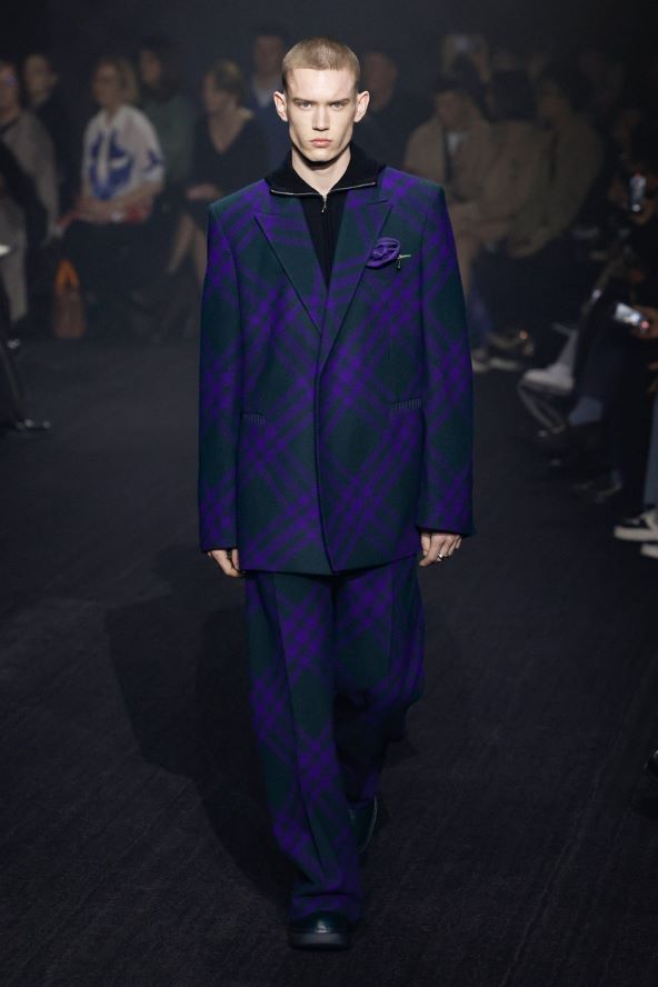 Burberry modna revija Danile Lee debi