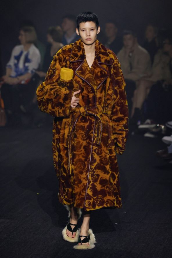 Burberry modna revija Danile Lee debi