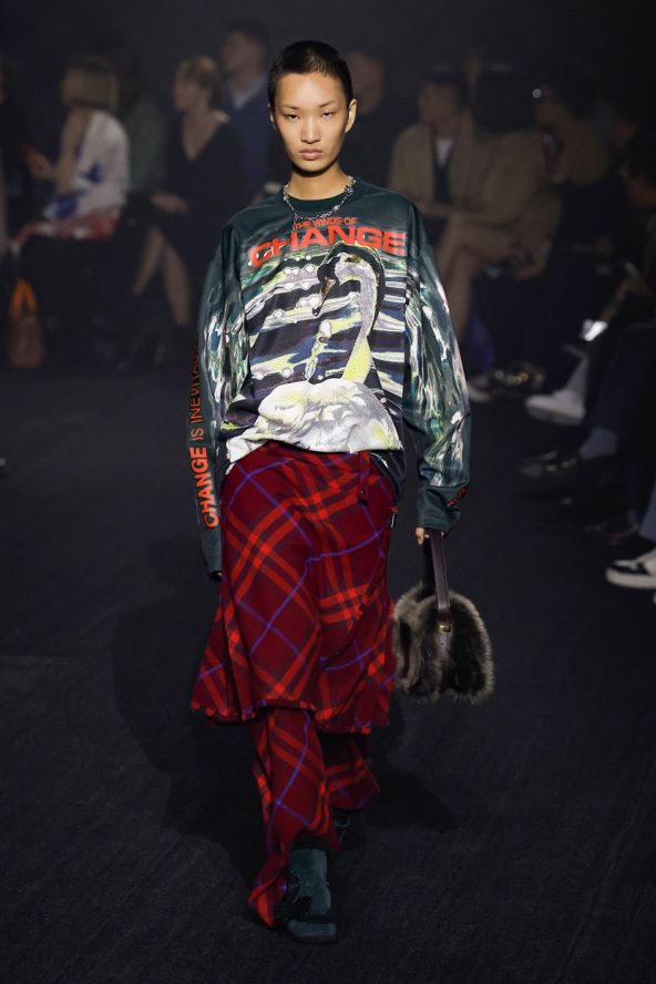 Burberry modna revija Danile Lee debi