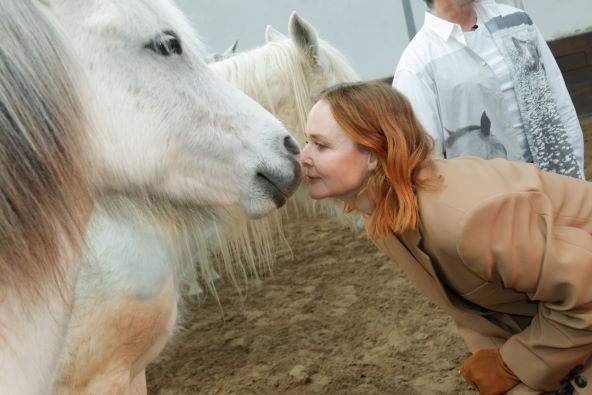 Stella McCartney modna revija i konji 