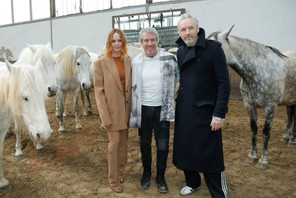 Stella McCartney modna revija i konji 