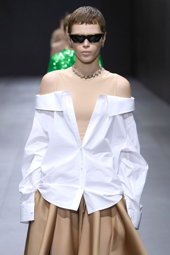 Bijela košulja trend moda proljeće 2023