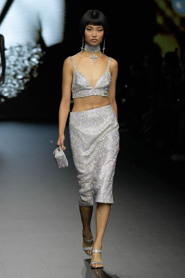 Trend metalik srebrna moda proljeće 2023