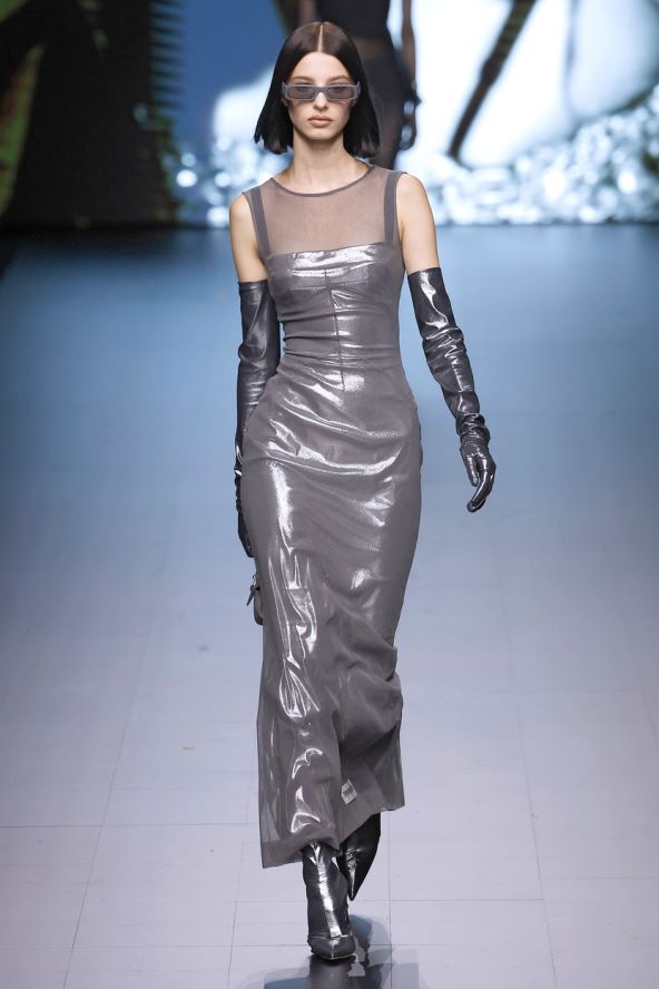 Trend metalik srebrna moda proljeće 2023