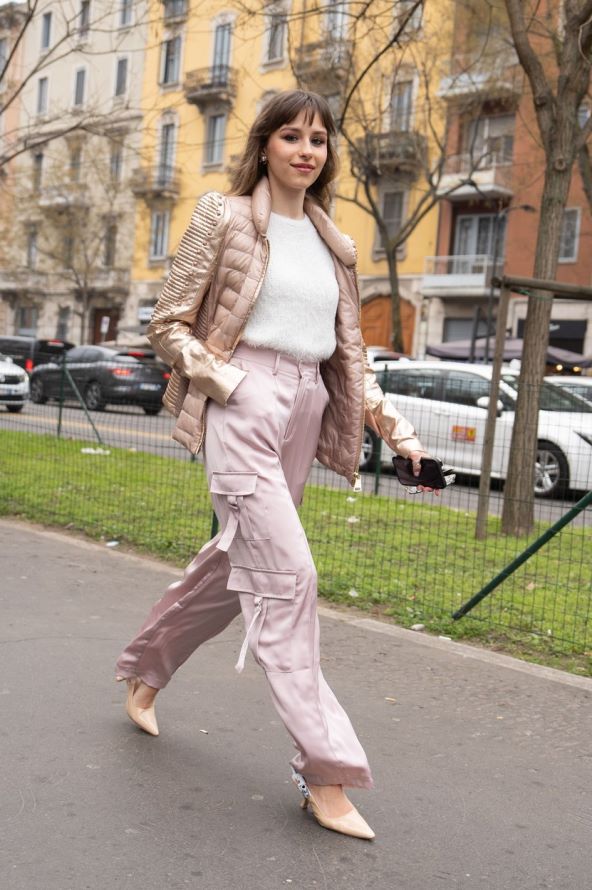 Cargo hlače trend moda 2023 kako nositi