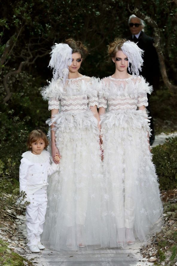 Vjenčanice Karl Lagerfeld za Chanel kroz desetljeća