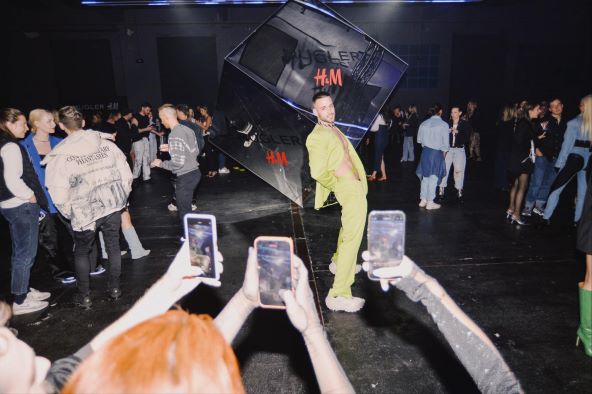 Predstavljena kolekcija H&M i Mugler
