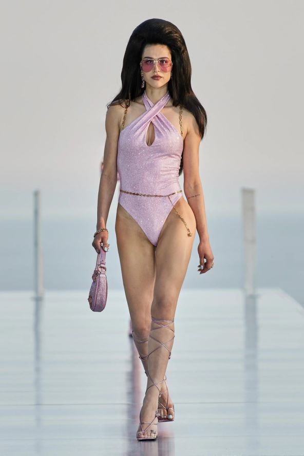 Dua Lipa i Versace modna kolekcija revija u Cannesu