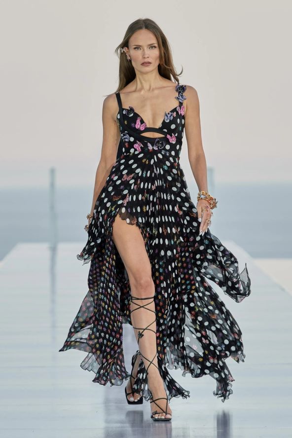 Dua Lipa i Versace modna kolekcija revija u Cannesu