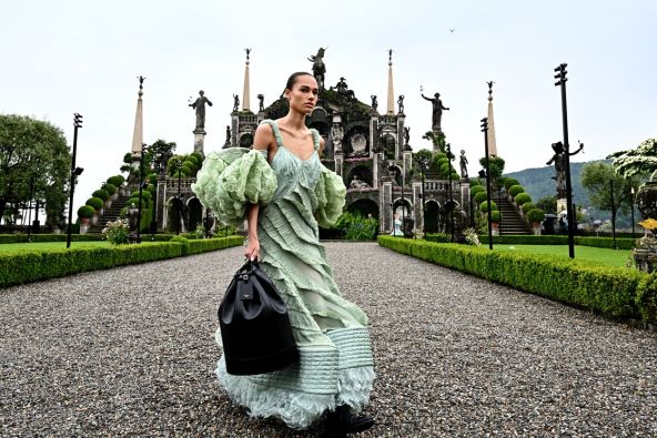 Louis Vuitton predstavio cruise 2024 kolekciju na jezeru Maggiore