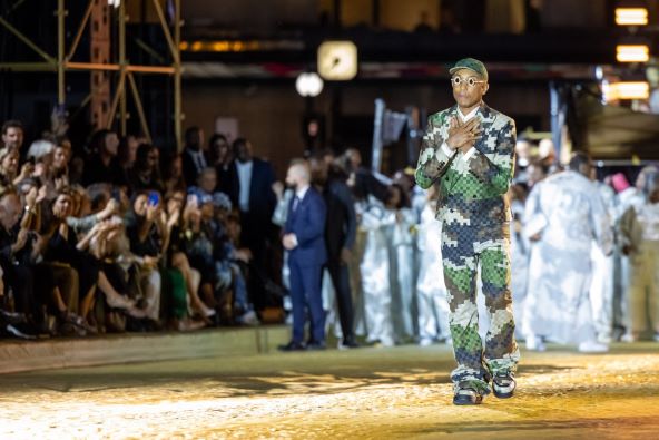 Pharrell Williams modni debi za Louis Vuitton održana revija u Parizu