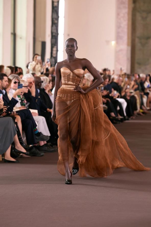 Schiaparelli održana modna revija na Tjednu visoke mode u Parizu za jesen 2023