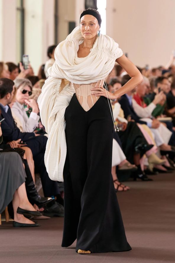 Schiaparelli održana modna revija na Tjednu visoke mode u Parizu za jesen 2023