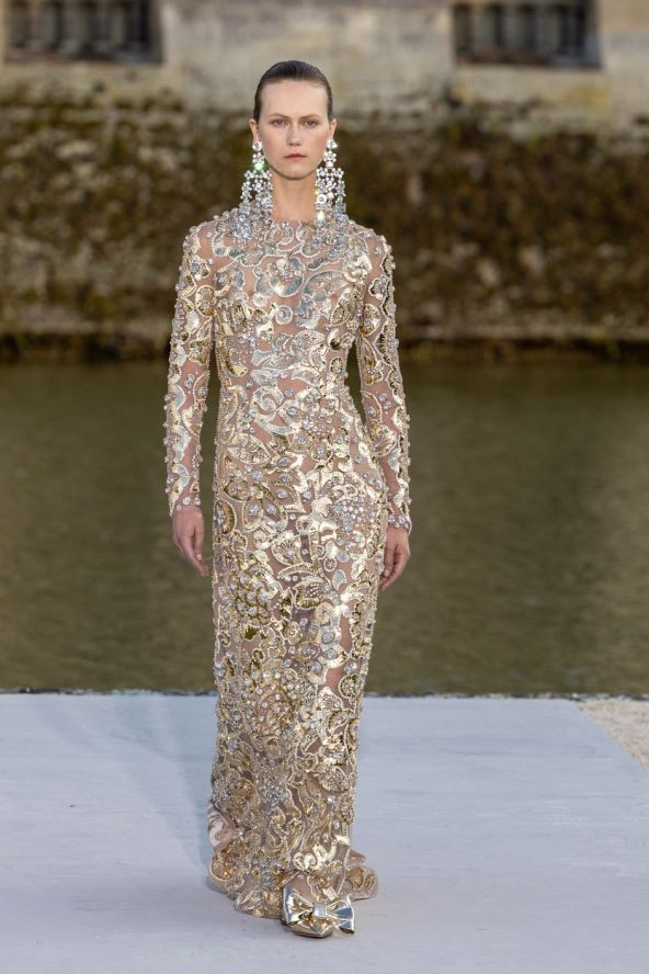 Valentino reviju visoke mode otvorila Kaia Gerber noseći traperice