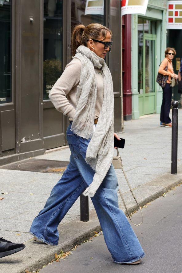 Jennifer Lopez nosi casual stil i džemper s porukom