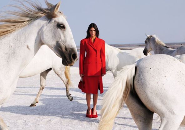 Kendall Jenner zaštitino lice nove kampanje Stelle McCartney za zimu 2023