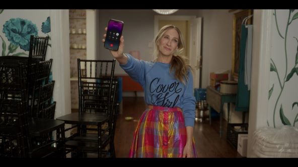 Samantha Jones iz serije And Just Like That nosi Fendi torbu