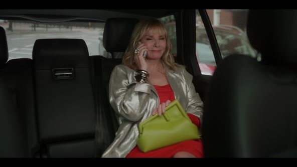 Samantha Jones iz serije And Just Like That nosi Fendi torbu