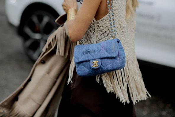 40 street style inspiracija kako nositi traper jesen 2023