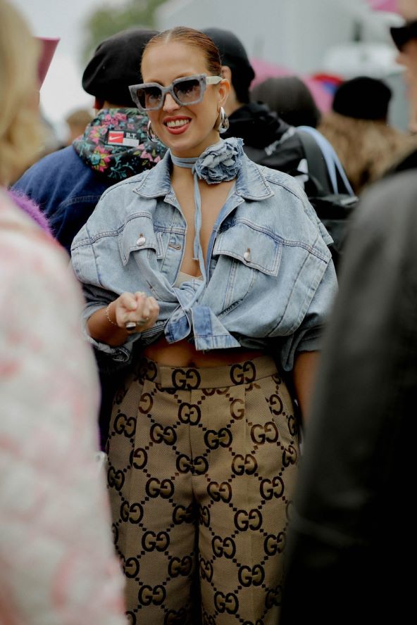 40 street style inspiracija kako nositi traper jesen 2023
