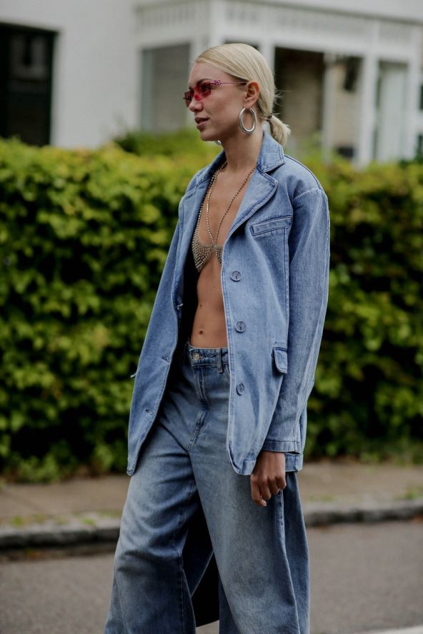 40 street style inspiracija kako nositi traper jesen 2023