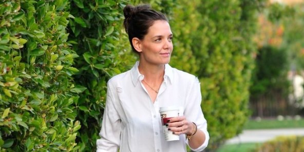 Poderane traperice, bijela košulja i crne gležnjače: Katie Holmes izgleda za pet plus!