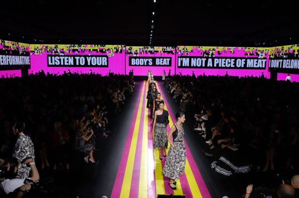 CHRISTIAN DIOR NA TJEDNU MODE U PARIZU: Maria Grazia Chiuri još glasnije ukazuje na vezu mode, umjetnosti i prava žena