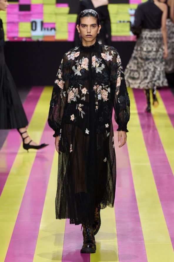 CHRISTIAN DIOR NA TJEDNU MODE U PARIZU: Maria Grazia Chiuri još glasnije ukazuje na vezu mode, umjetnosti i prava žena
