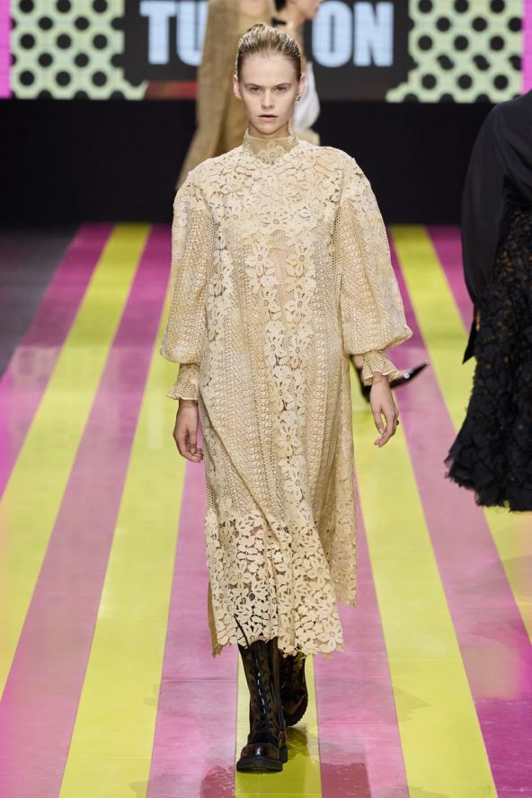 CHRISTIAN DIOR NA TJEDNU MODE U PARIZU: Maria Grazia Chiuri još glasnije ukazuje na vezu mode, umjetnosti i prava žena