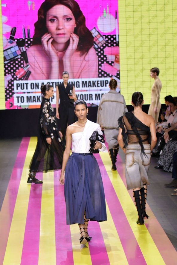 CHRISTIAN DIOR NA TJEDNU MODE U PARIZU: Maria Grazia Chiuri još glasnije ukazuje na vezu mode, umjetnosti i prava žena