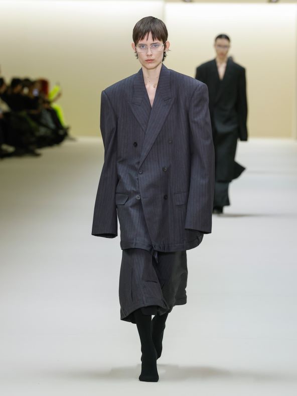 Modni trend jesen 2023 power dressing blejzeri i odijela
