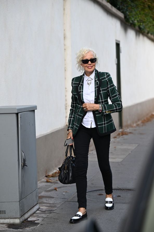 Street style ideje kako nositi blejzere i jakne jesen 2023